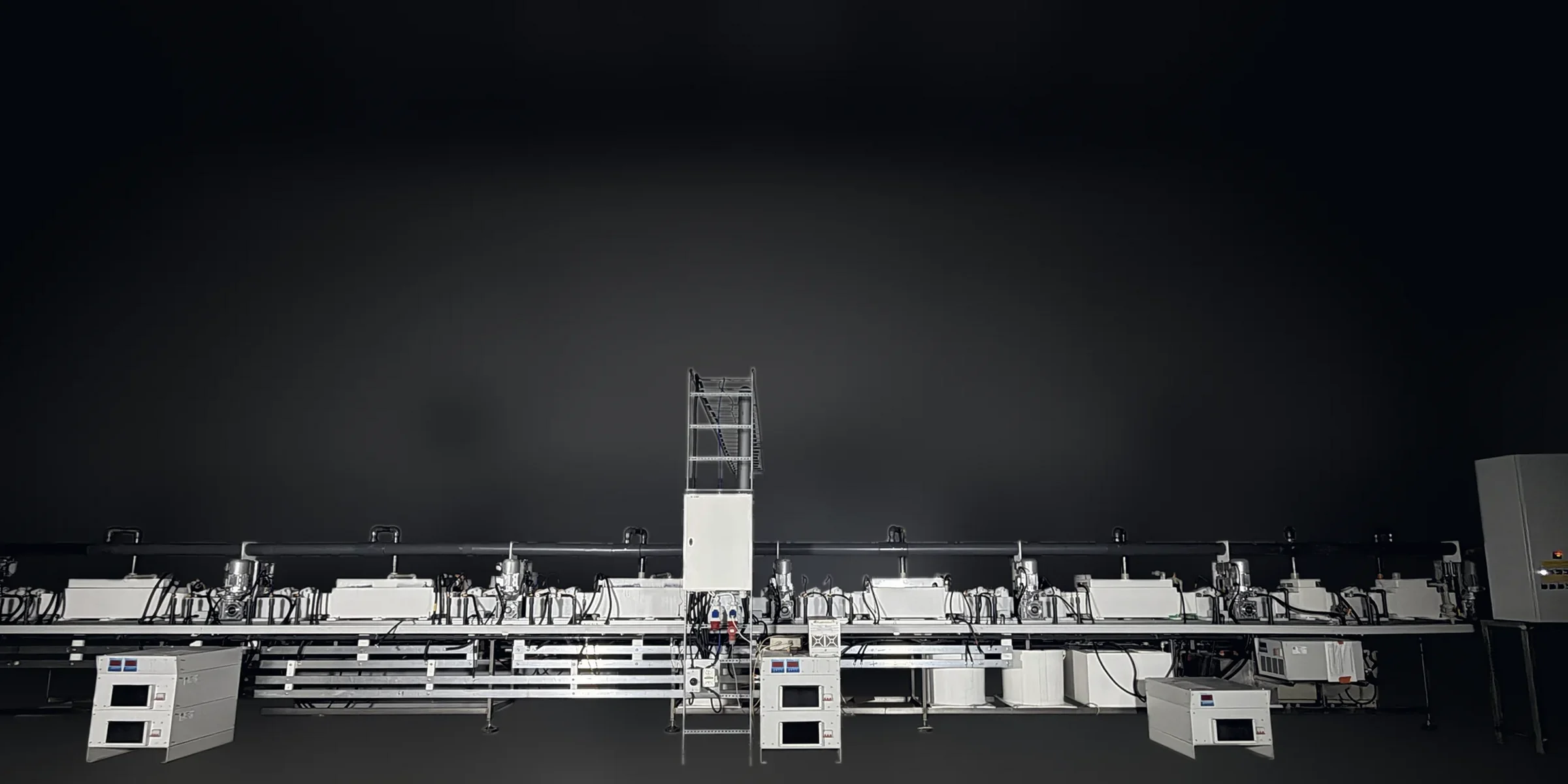 The continuous TripleHard® line in Kuopio seen from the front along its full length, the hall darkened around it